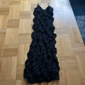 Volang klänning - Jättefin klänning som tyvärr är för kort för mig som är 171cm.  