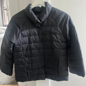 Trekvartsärmad jacka  - Aldrig använd trekvartsärmd jacka, väldigt bra skick💕Skriv för flera bilder