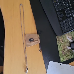 Bape Bapesta Novelty Necklave - Fet Bape kedja, passar inte min stil längre. Pris kan förhandlas, också öppen för trades ! Nypris på 3 300 resale value