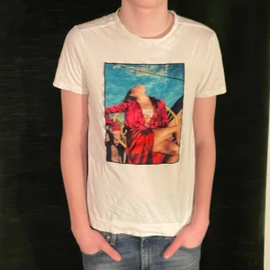 limitato t-shirt - as fet limitato t-shirt, tröjan har två minimala hål som knte märks vid användning, hör av er vi frågor och funderingar, mvh johan!