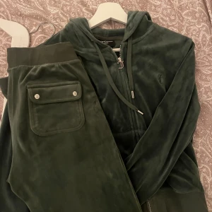 juciy set  - säljer båda delar tillsammans. 