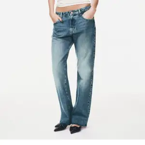 Jeans från Zara som inte kommer till användning. Använda kanske 2 gånger. Köpta för 399kr 🤩