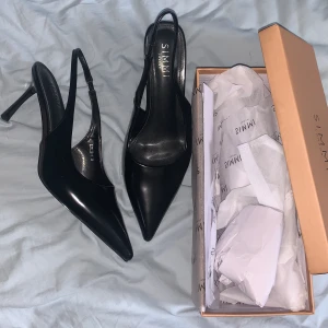 pointed toe heels - super trendiga klackar med spetsig tå från Simmi London. oanvända, säljer pga att de var fel storlek. kontakta vid frågor! 