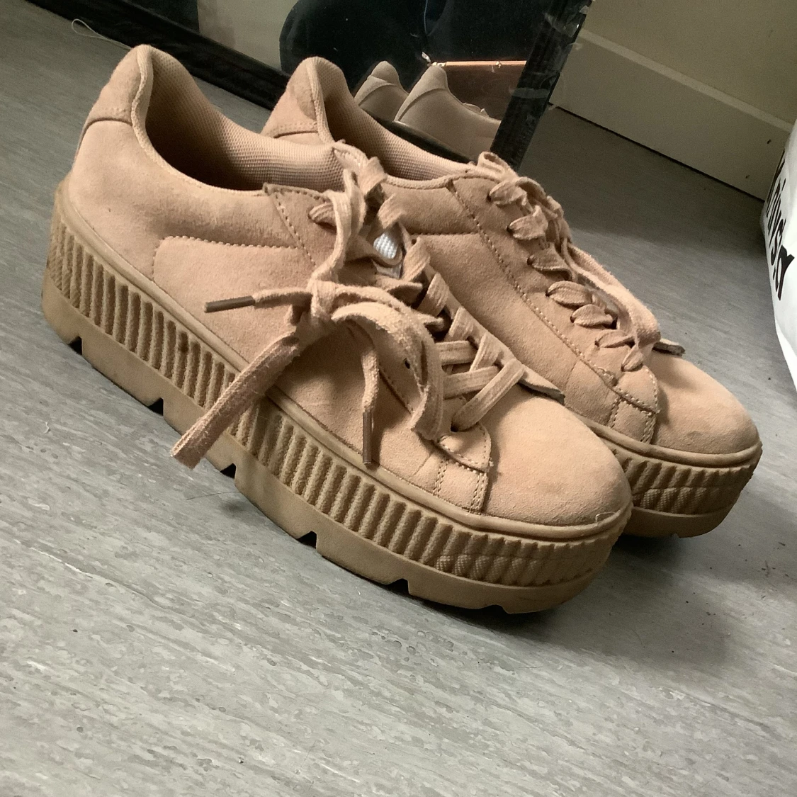 Ljusrosa plattåskor 