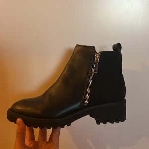 Stövlett, skor, boots - Bra skick 