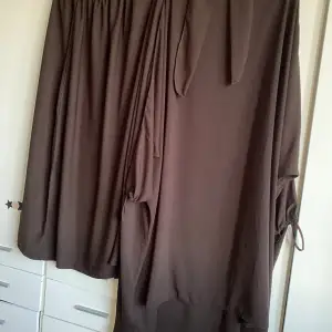Helt ny och oanvönd, har 2 andra bruna jilbab så hill sälja denna! 