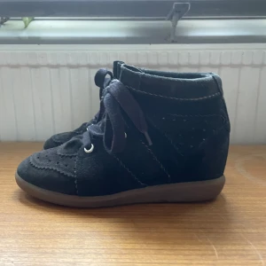 Isabel marant skor - Skor från isabel marant i strl 38🥰 