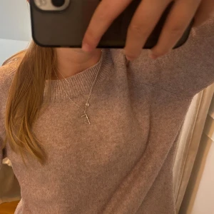 Stickad tröja  - Mycket fin stickad tröja, lite nopprig men fin ändå.