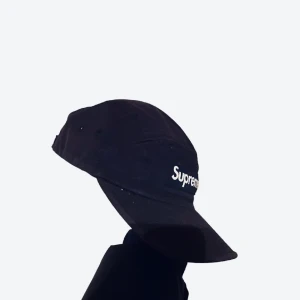 Svart supreme keps snapback, svår att hitta  - Ej använt mycket då den legat mest, väldigt fin keps med nice color way 
