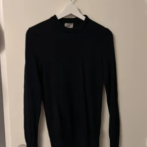 Ull tröja - Säljer min snygga tröja från HM som jag inte använder den är i storlek S slim fit.