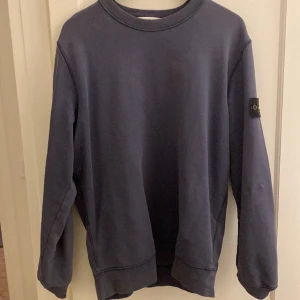 Stone island - Säljer min andra Stone Island. Köpt på NK i Stockholm. Strl XL. Skick 9/10. Pris kan diskuteras 