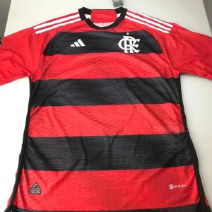 CR Flamengo 23 hemma  - Tja säljer min feta fotbolls t-shirt, Storlek S, Skick 10/10