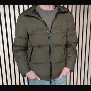Massimo dutti jacka  - Massimo Dutti puffer jacka i storlek M, skick 9/10