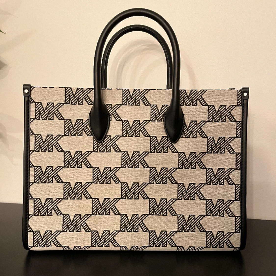 Mikael Kors Tote Bag - 90