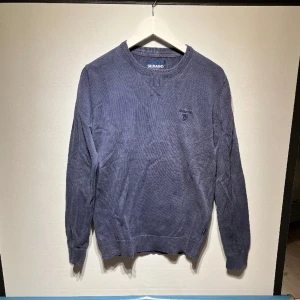 Finstickad tröja Sebago  - Säljer en finstickad crewneck tröja från Sebago i storlek s men passar något mindre, inte riktigt xs dock. Skriv vid frågor🤗