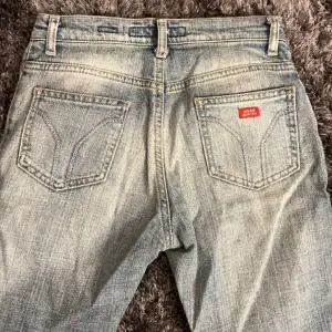 Säljer dessa jeans från miss sixty, då dom tyvärr var för korta (är 165) och små för mig! Midja 72-73 innebenslängd 73! 💞💞