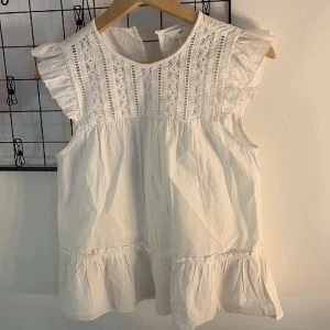 Topp - Väldigt fin topp! Inga defekter och snvänd väldigt sparsamt💗