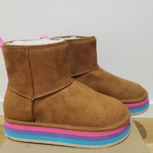 Steve madden  - Steve madden jtoasty stripe platform. Helt Nya och oanvända.   