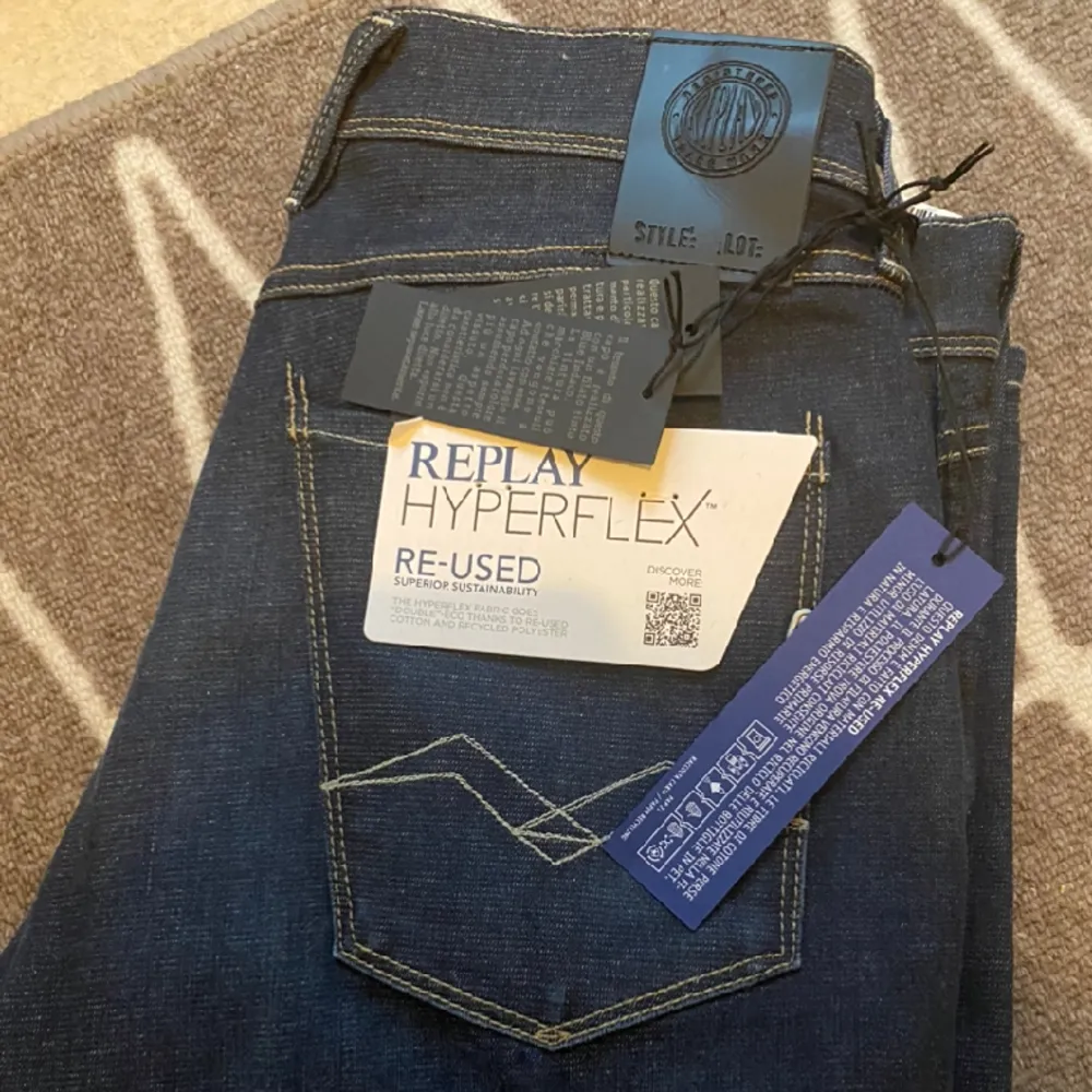 Tjena! Säljer nu ett par Replay jeans | skick 10/10 nytt! | Nypris 1800 | Mitt pris 499 Hör av er vid intresse eller frågor! Priset kan diskuteras!. Jeans & Byxor.