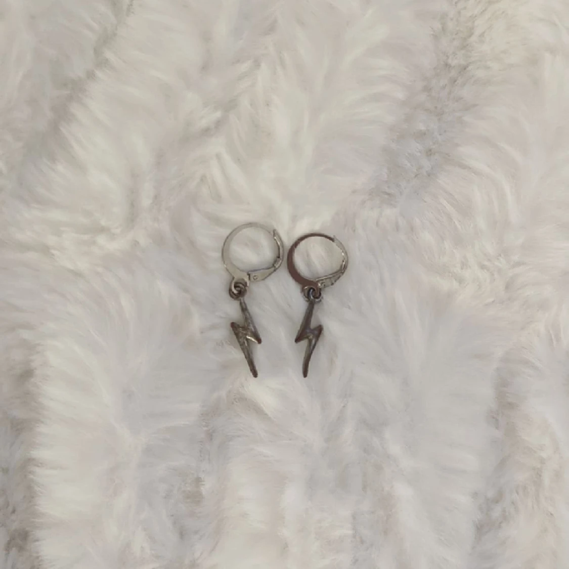 Silvriga Blixt örhängen - 91