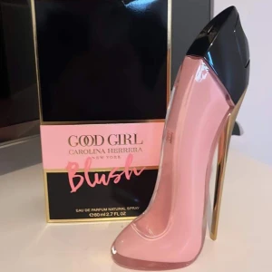 Good Girl Parfym Blush - Carolina Herraras Good Girl parfym Blush, 80 ml. Fick hem den i förrgår och jag tycker den är lite för söt för mig tyvärr.   