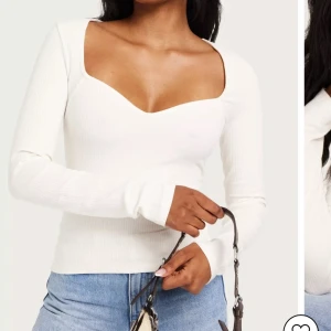 Vit topp  - Vit topp från Nelly. Aldrig använd. Lapparna är kvar. Nypris 250kr. 