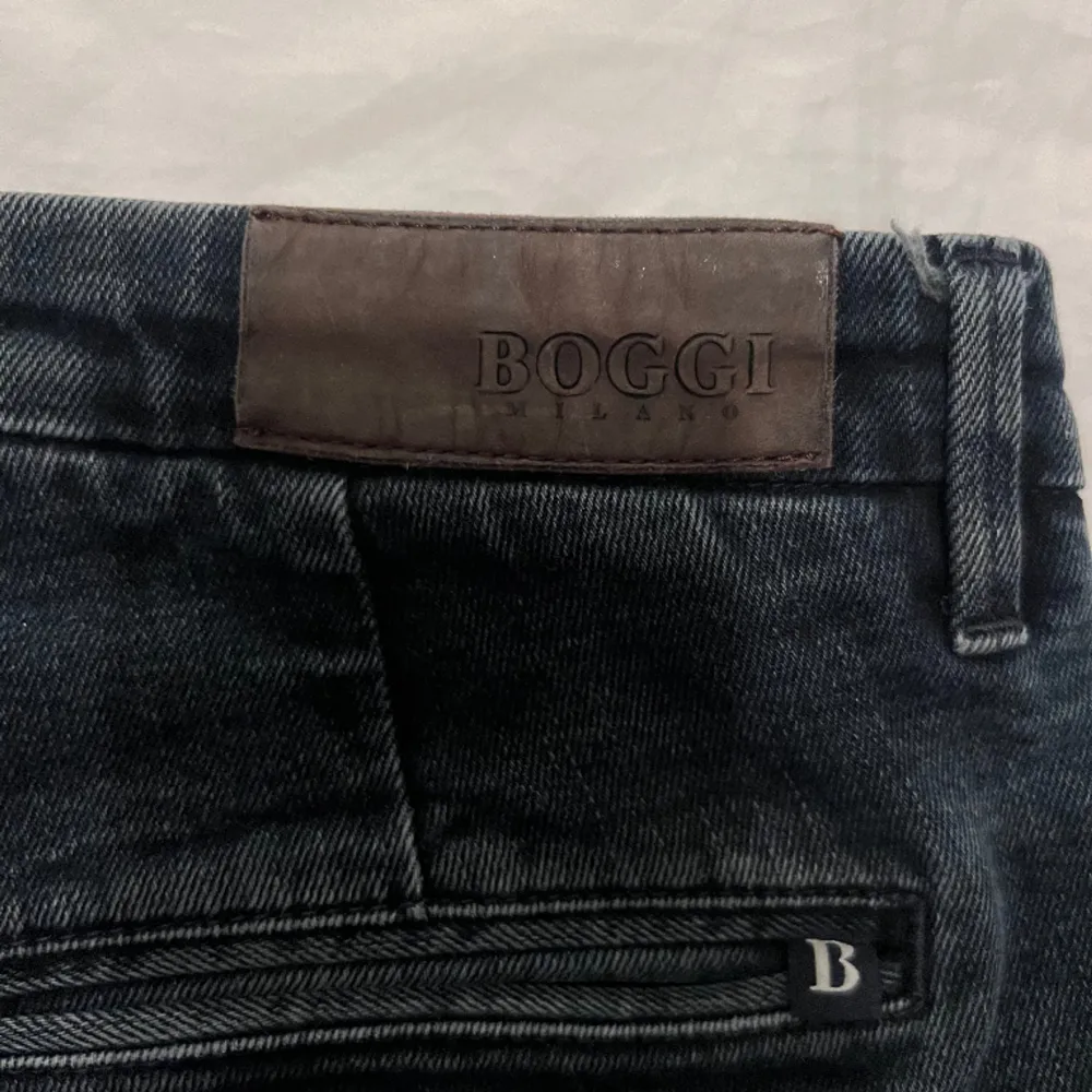 Riktigt snygga jeans men en skön passform! Skriv för mer information🔥. Jeans & Byxor.