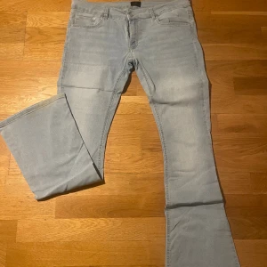 Low waist jeans - Low waist jeans som används ett få tal gånger.