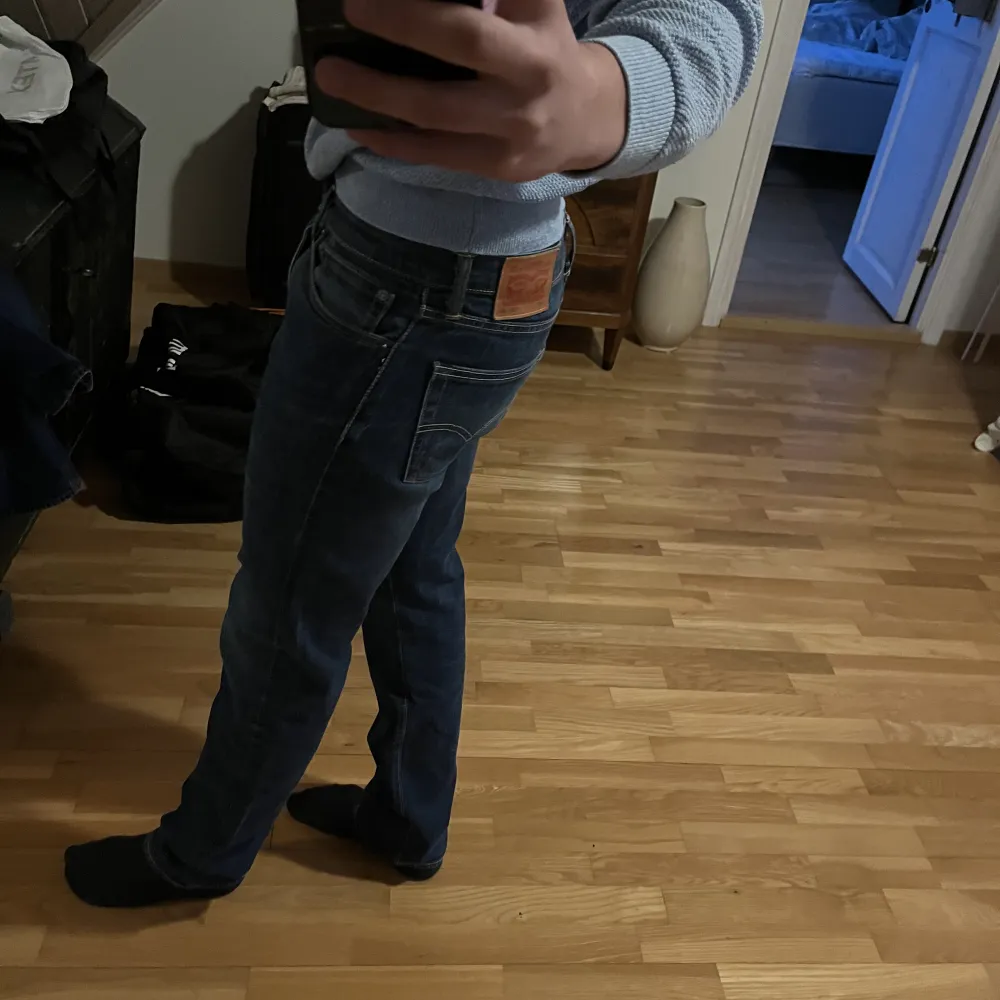 Levis 511 jeans i storlek 34/34 sitter mer som 30 eller 32 i midjan. Väldigt bra skick. Pris: 400 eller bud. Jeans & Byxor.