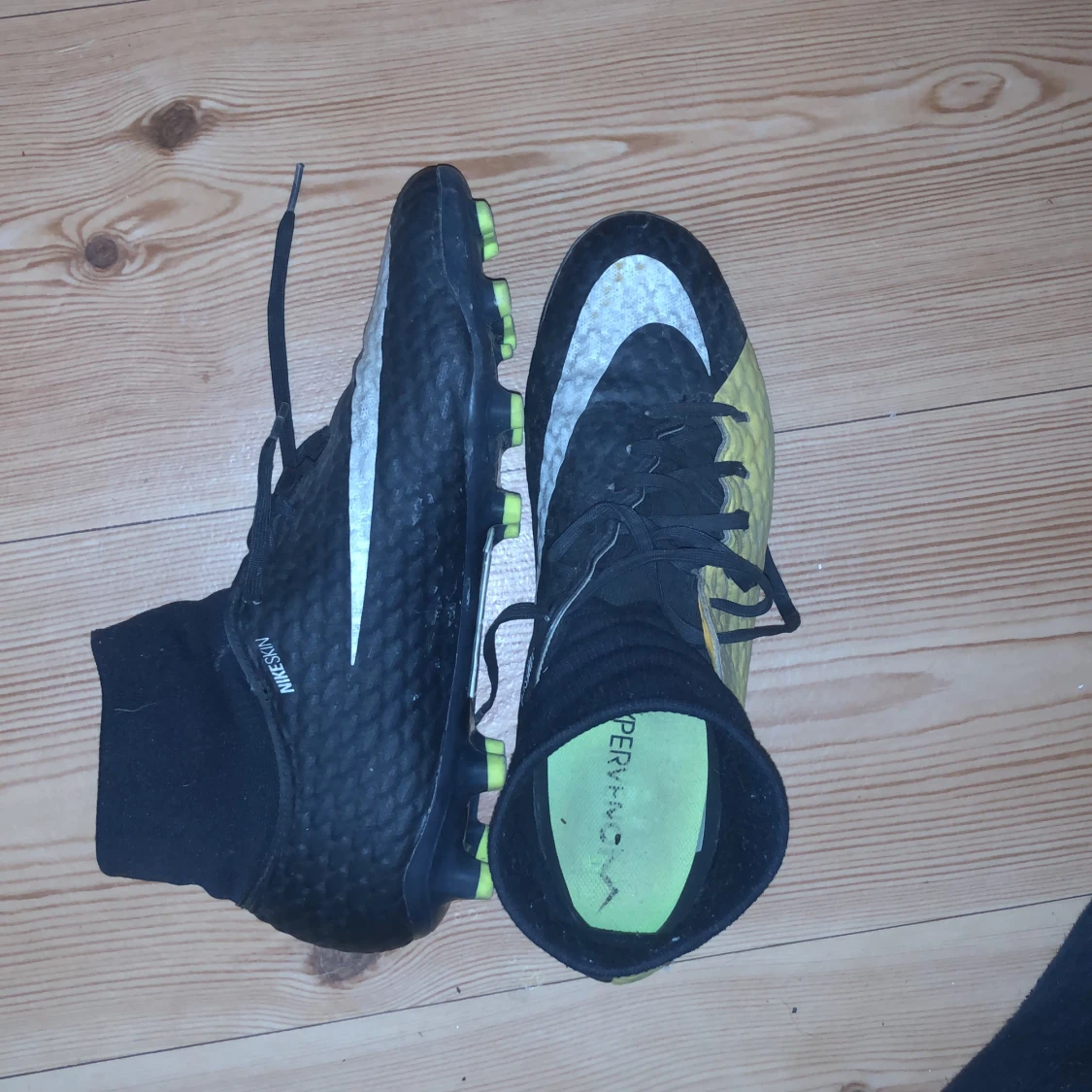 Nike fotbollsskor  - 91