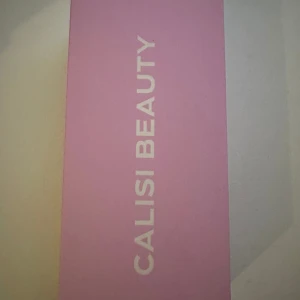 CAILISI BEAUTY heated eyelash curler - Säljer denna heated eyelash curler eftersom den aldrig kom till användning. Köpt för 300kr så säljer för 250kr.  Det här märket säljs inte inom EU så detta erbjudande är bra eftersom du slipper tullavgift💕   Mer info privat💕