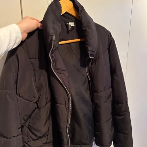 Vinterjacka  - Superfin stilren vinterjacka från H&M 