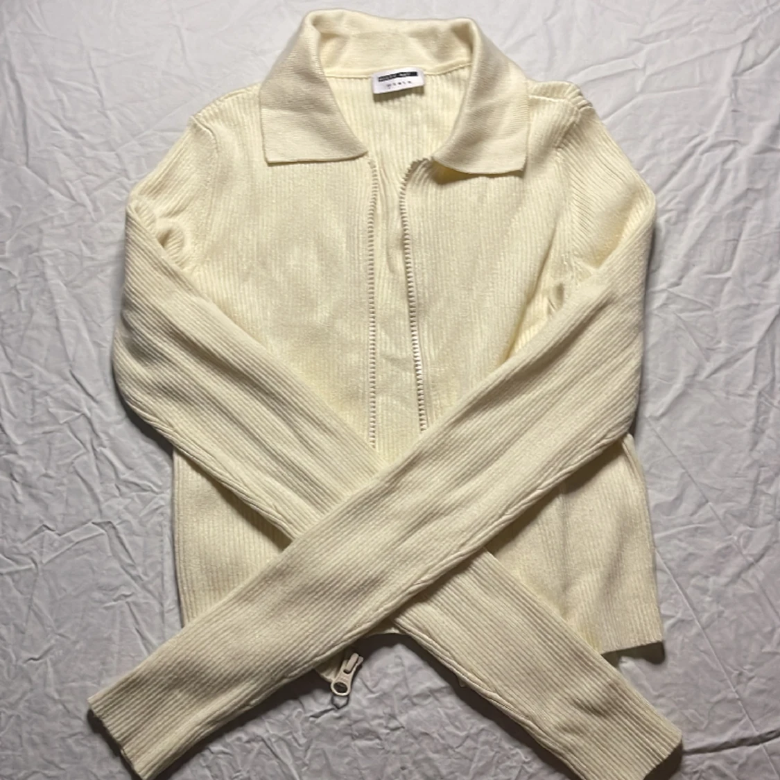 Gullig kofta med dragkedja - 90