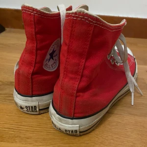 Röda converse - Tröttnat på dem❣️