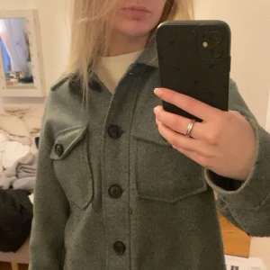 Kappa - (Sista bilden lånad). Köpte på Plick för ett år sen men tröttnat på den☺️ jättefint skick!