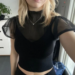 Fest topp - Så snygg fest topp som jag köpte här på plick men den har inte kommit till användning så säljer vidare💞 