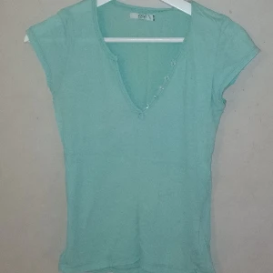 Turkos t-shirt XS eve - Turkos t-shirt strl XS från eve. Mycket bra skick. 100% bomull. 