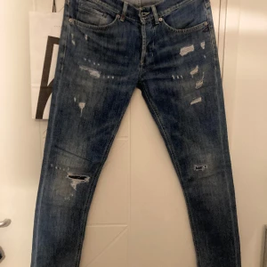 Dondup Jeans  - Säljer nu jeansen då dom inte passar längre  Inga flaws  Kan gå ner i pris vid snabb affär 