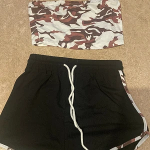 set med två delar - köpt för typ 5 år sedan från shein och aldrig använda. 