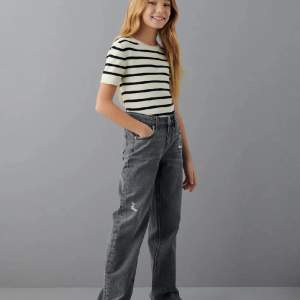 Perfekta och fina jeans från Gina Young som är grå/svarta och såååå fina ⭐️  💗 Du som köpare står för frakten