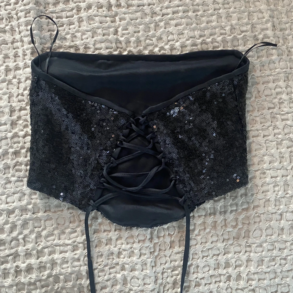 Korsetttopp med paljetter - 90