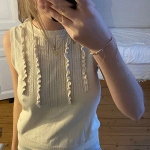 Stickad topp - Finstickad topp i jättefin färg!!