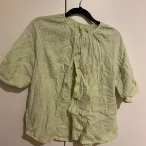 Supergullig blus - Supergullig blus från zara som är jättefin på sommaren