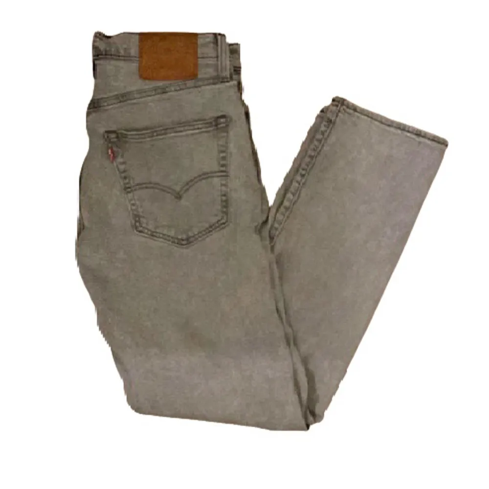 Begagnade gråa Levi's 501 jeans i utmärkt skick. Tidlös stil och perfekt passform. Storlek 30/32. Pris 500kr. Kontakta mig för mer information eller bilder.. Jeans & Byxor.