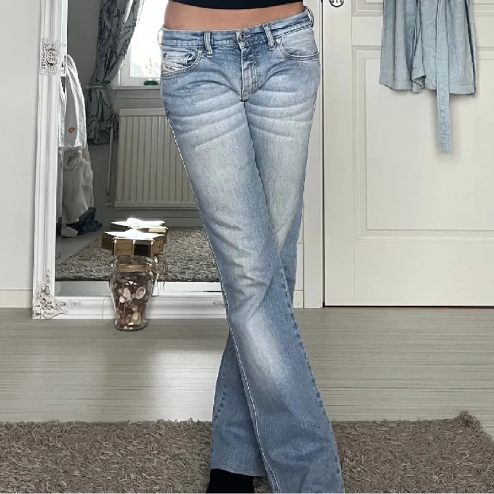 Super fina diesel jeans!! Storlek 34/36 men är mindre i storleken, som en 30/36.. Jeans & Byxor.