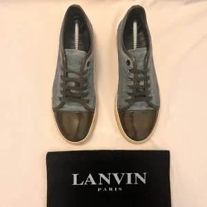 Lanvins - Nypris 4500kr | Vårt pris 2399kr | Skick 9/10 pytteliten defekt på ena cap toen om man kollar väldigt noga | Lanvins dustbag och mytheresa kort medföljer | Kund står för frakt | Kontakta privat vid minsta fundering | Pris kan diskuteras vid snabb affär