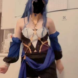 iam the second owner of the cosplay its in pretty good kondition starting price is 900 SEK but iam very open to negotiating but not to low its a m-l in eu size i think its a m-l in eu size i think iam open to trade for almosy any cos aslong it is a girl!