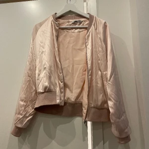 Rosa jacka - En rosa jacka som tyvärr ej passar längre 