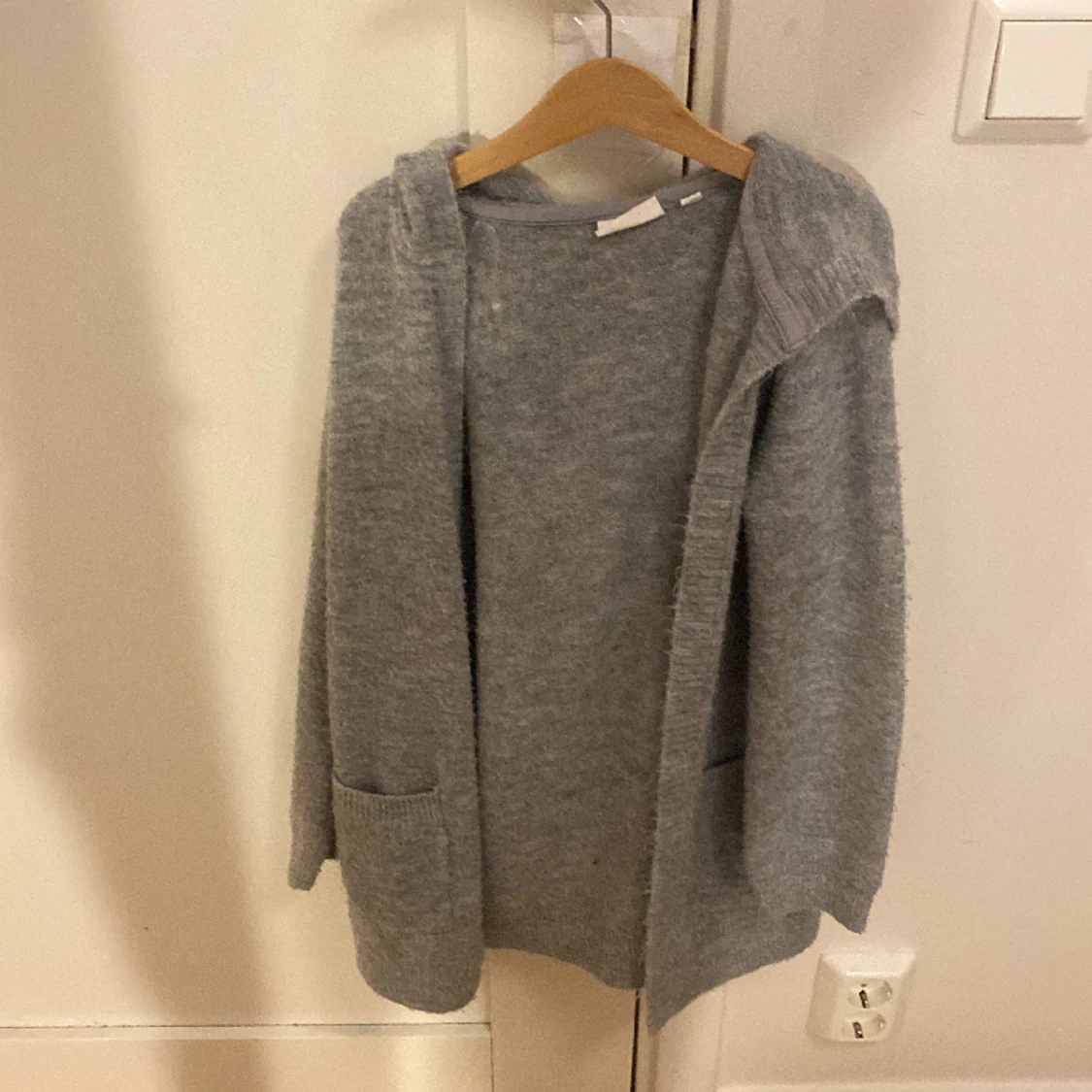 Grå kofta. Storlek 146 152 - 90