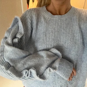 Stickad tröja - Superfin stickad tröja från Zara. Köpt för väldigt länge sen men inte använt särskilt mycket. 